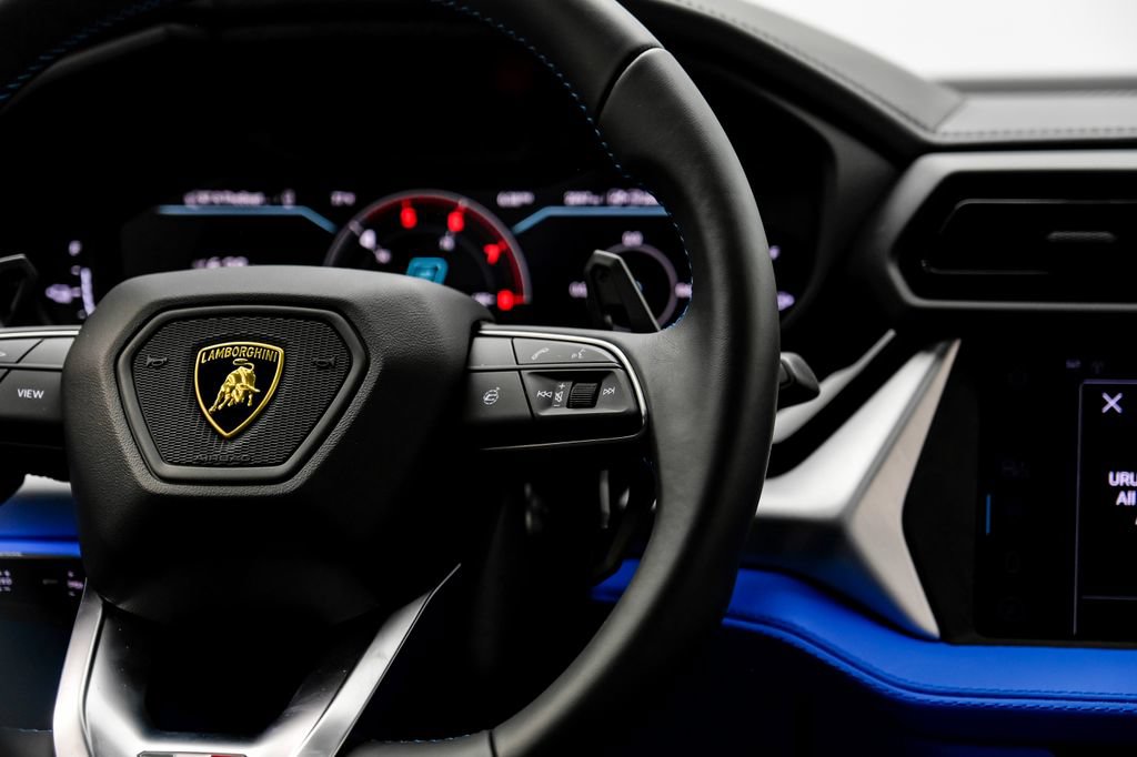 Used 2025 Lamborghini Urus SE AWD/4WD image 21
