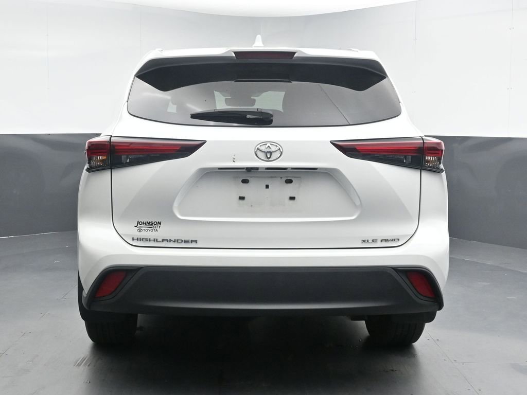 Used 2024 Toyota Highlander XLE AWD/4WD image 8