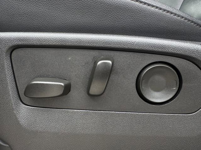 Used 2025 GMC Sierra 3500 SLT w/ SLT Convenience Package image 23