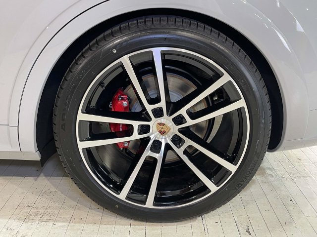 New 2026 Porsche Cayenne GTS AWD/4WD image 12