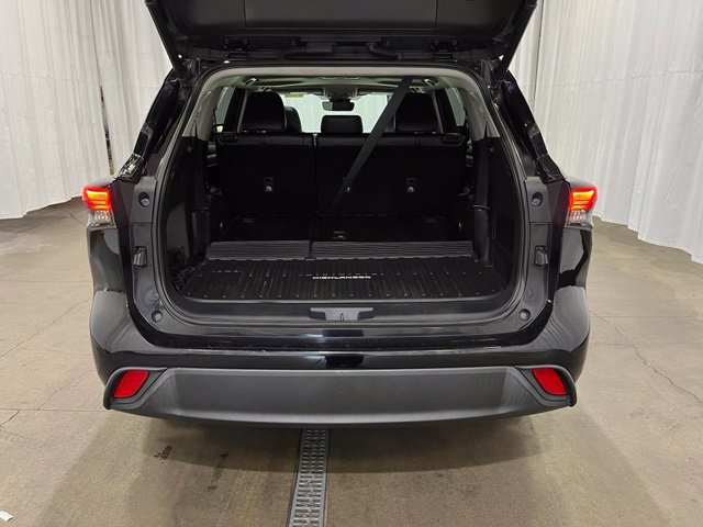 Certified 2022 Toyota Highlander XLE AWD/4WD image 15