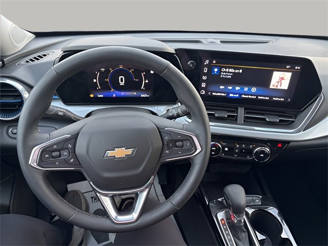 Used 2025 Chevrolet Trax LT w/ Driver Confidence Package image 9