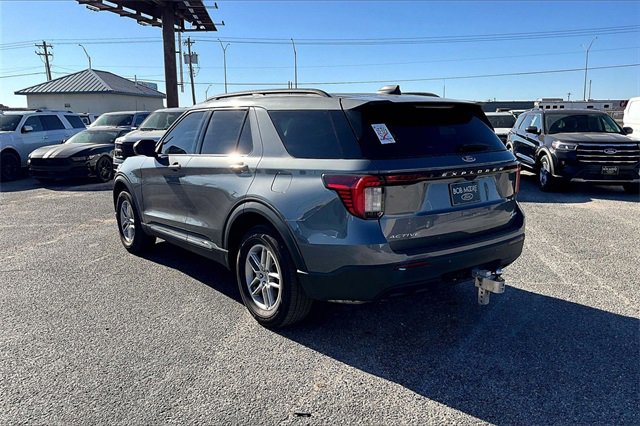 Used 2025 Ford Explorer Active image 3