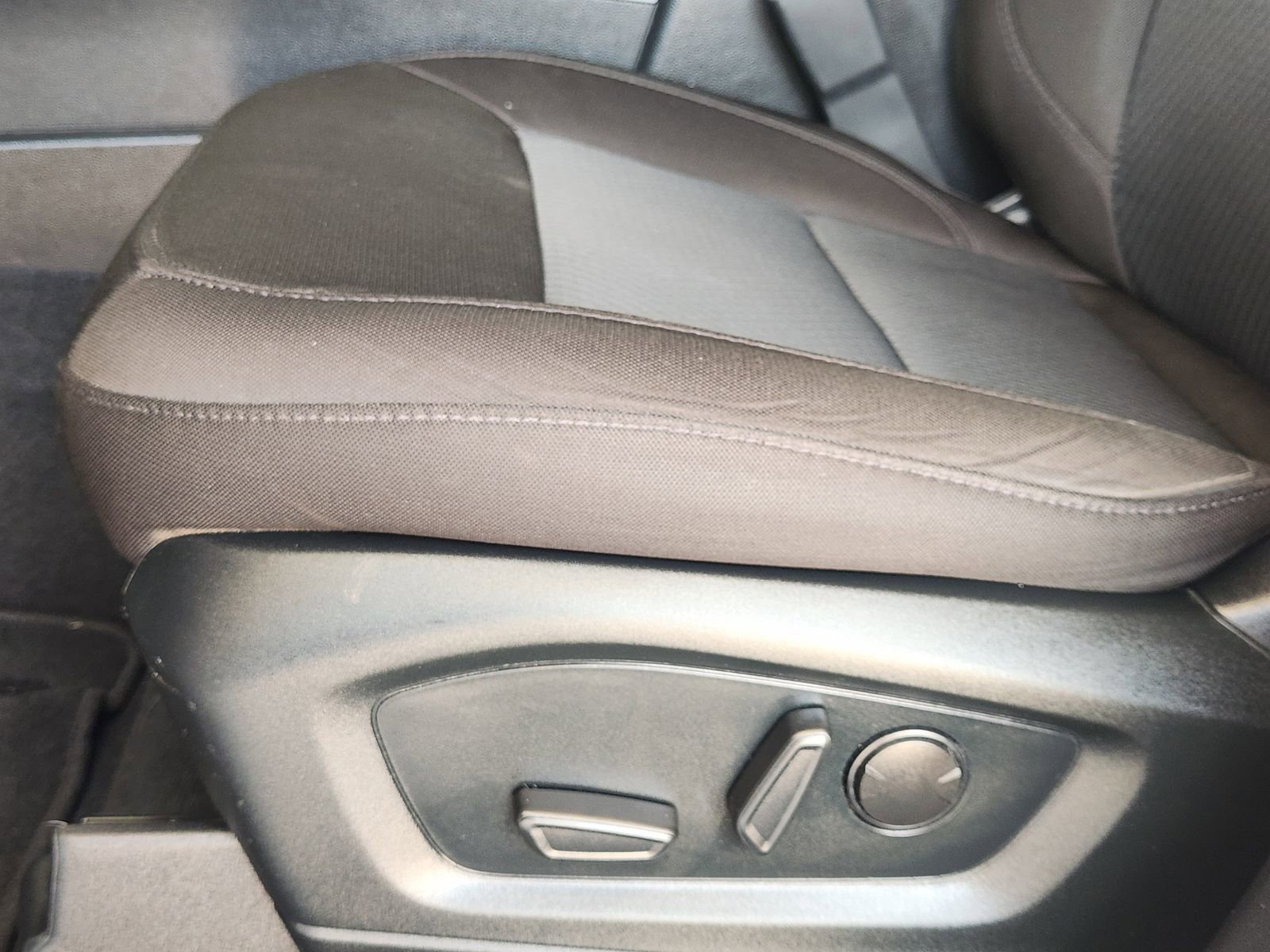 Used 2022 Ford Explorer XLT RWD image 26