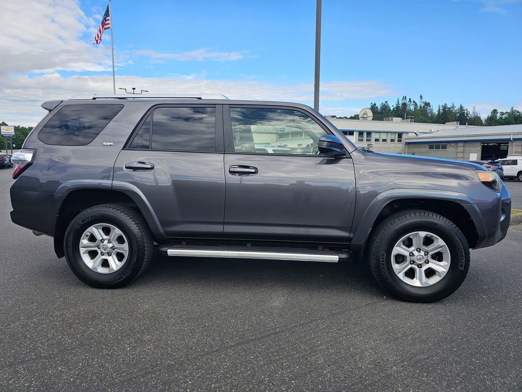 Used 2015 Toyota 4Runner SR5 AWD/4WD image 2