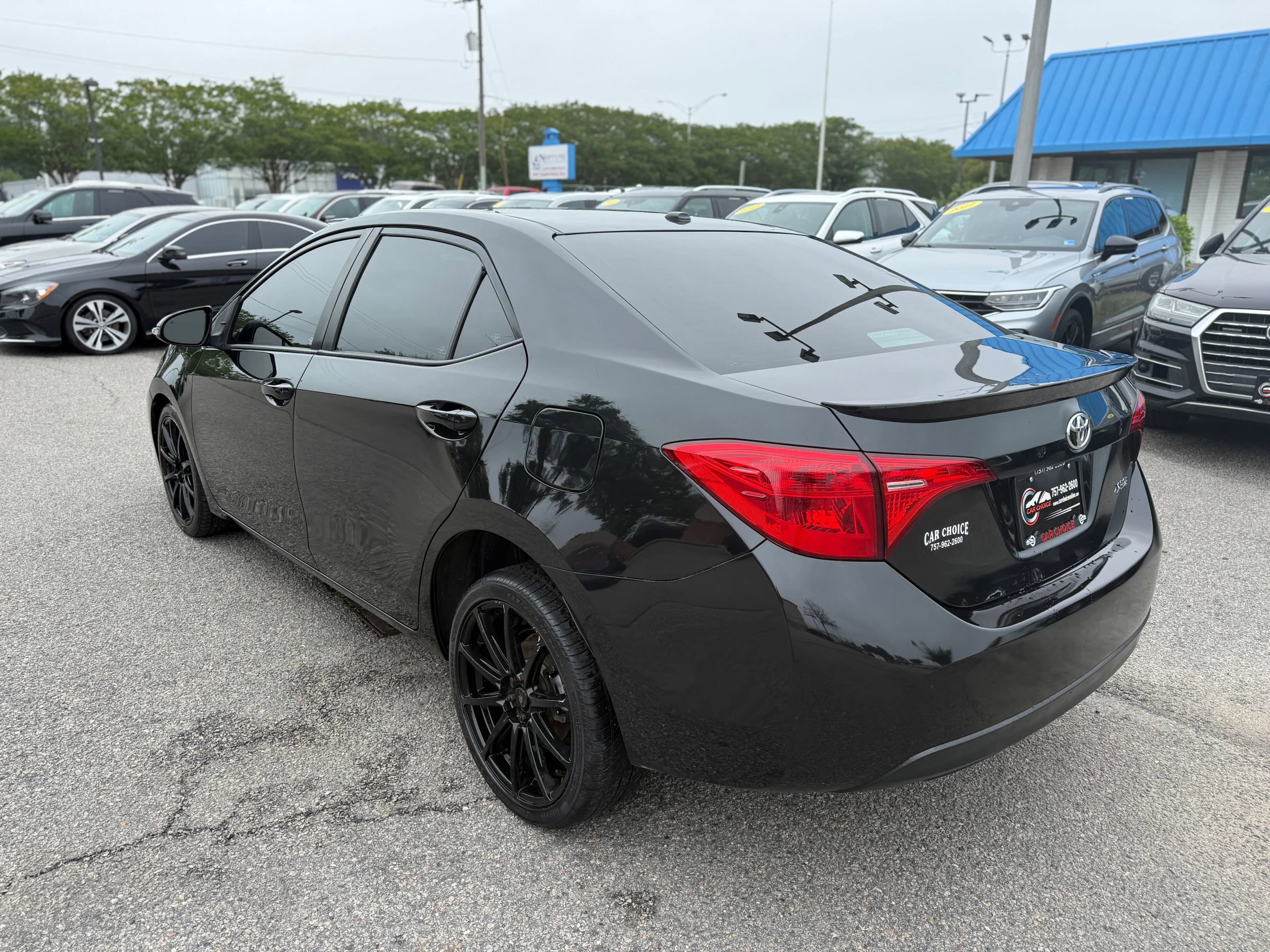 Used 2017 Toyota Corolla XSE w/ Carpet Mat Package (TMS) FWD image 9
