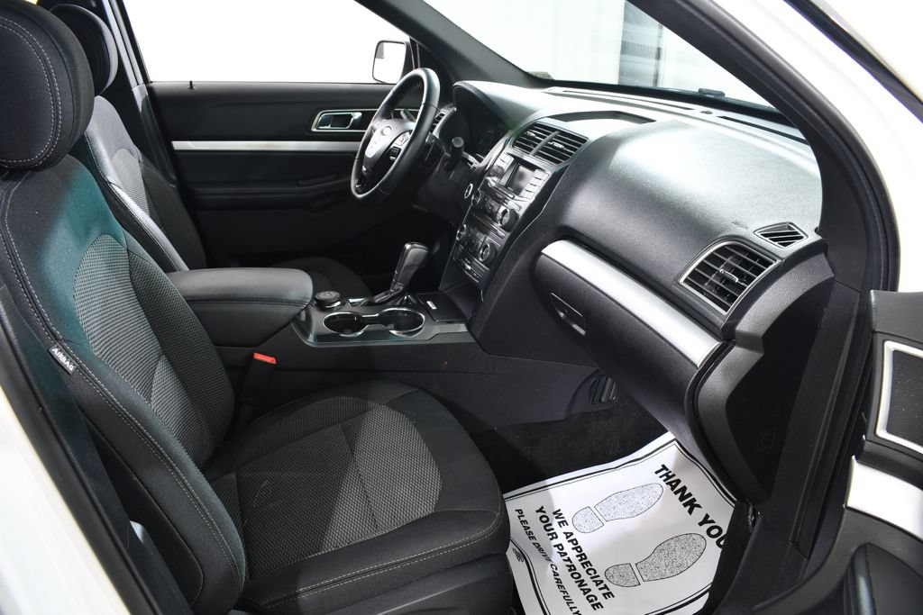 Used 2017 Ford Explorer XLT AWD/4WD image 10