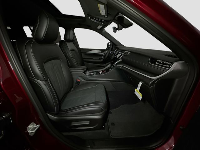 New 2025 Jeep Grand Cherokee L Altitude image 33