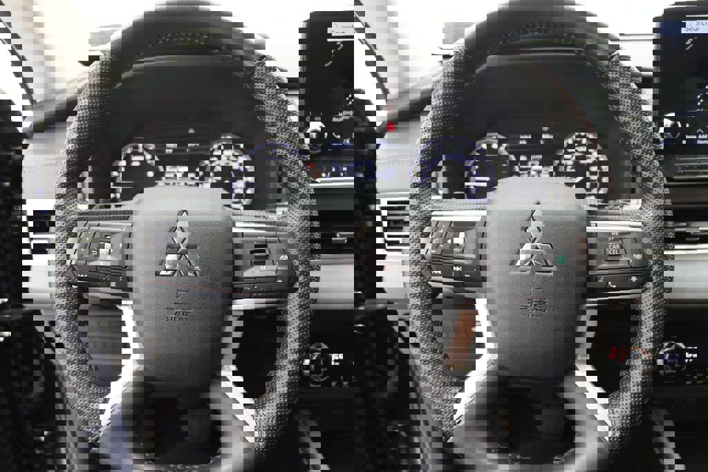 Used 2022 Mitsubishi Outlander SE image 17