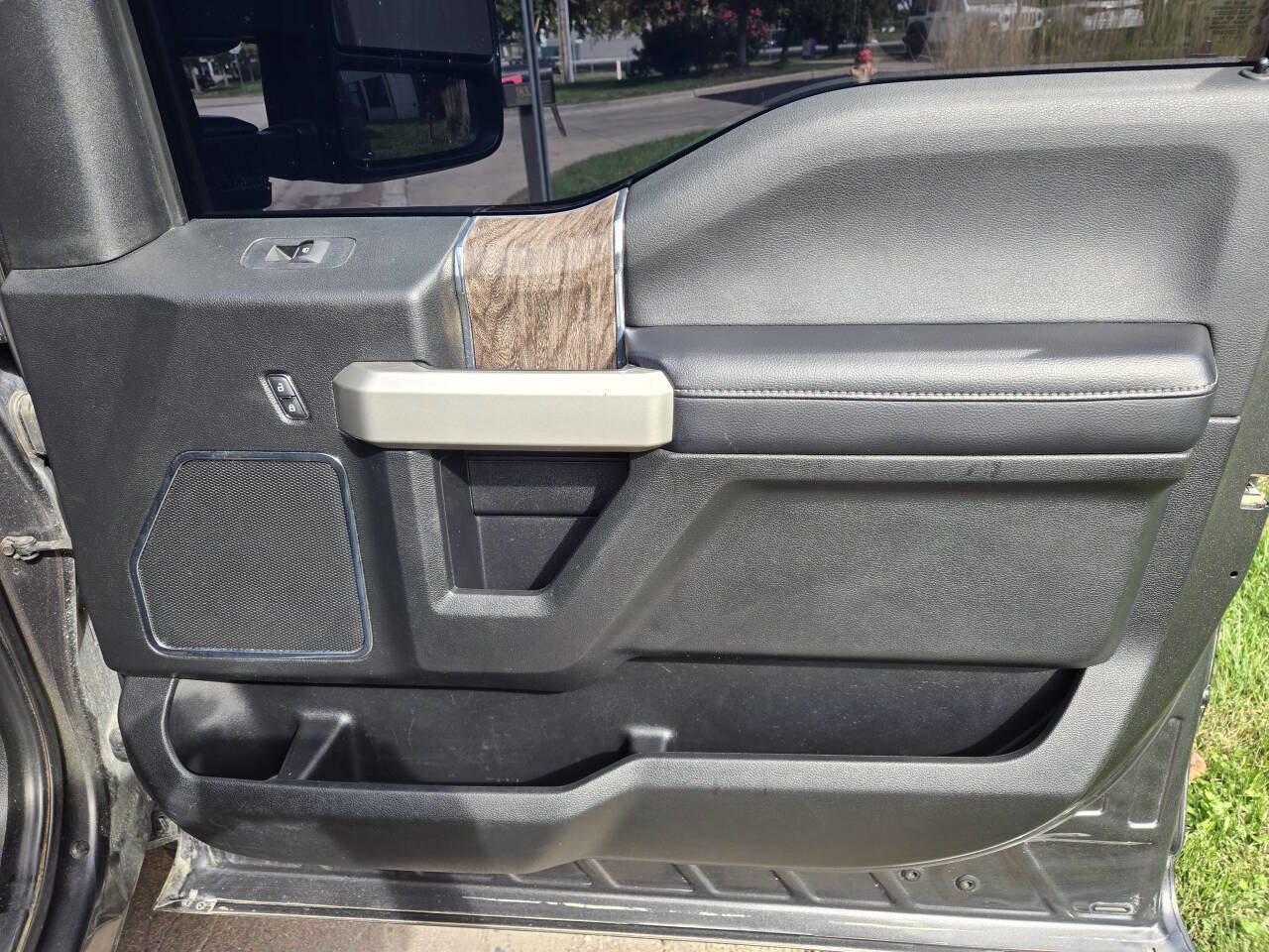 Used 2019 Ford F250 Lariat w/ Lariat Ultimate Package image 19