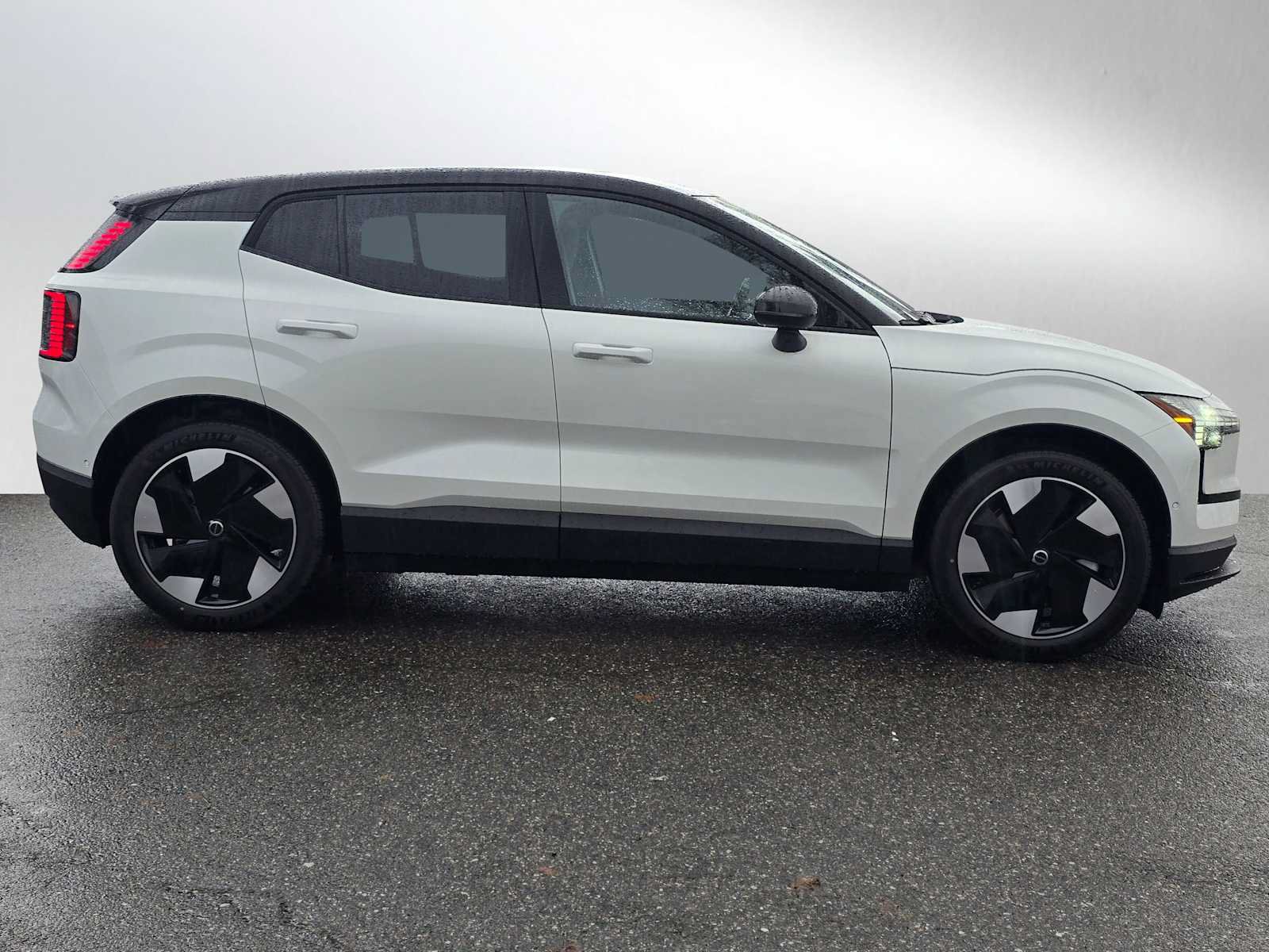 New 2026 Volvo EX30 Ultra w/ Protection Package AWD/4WD image 9