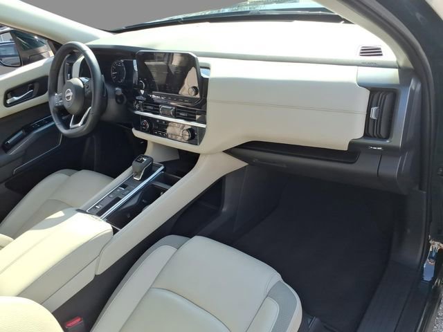 Used 2025 Nissan Pathfinder SL FWD image 12