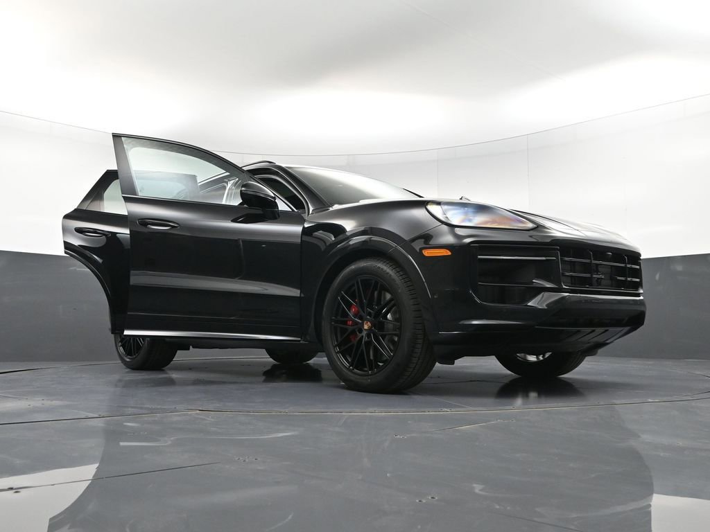 New 2026 Porsche Cayenne GTS AWD/4WD image 39