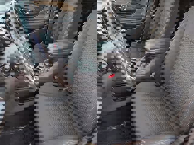 Used 2019 GMC Terrain SLE w/ Driver Convenience Package image 16