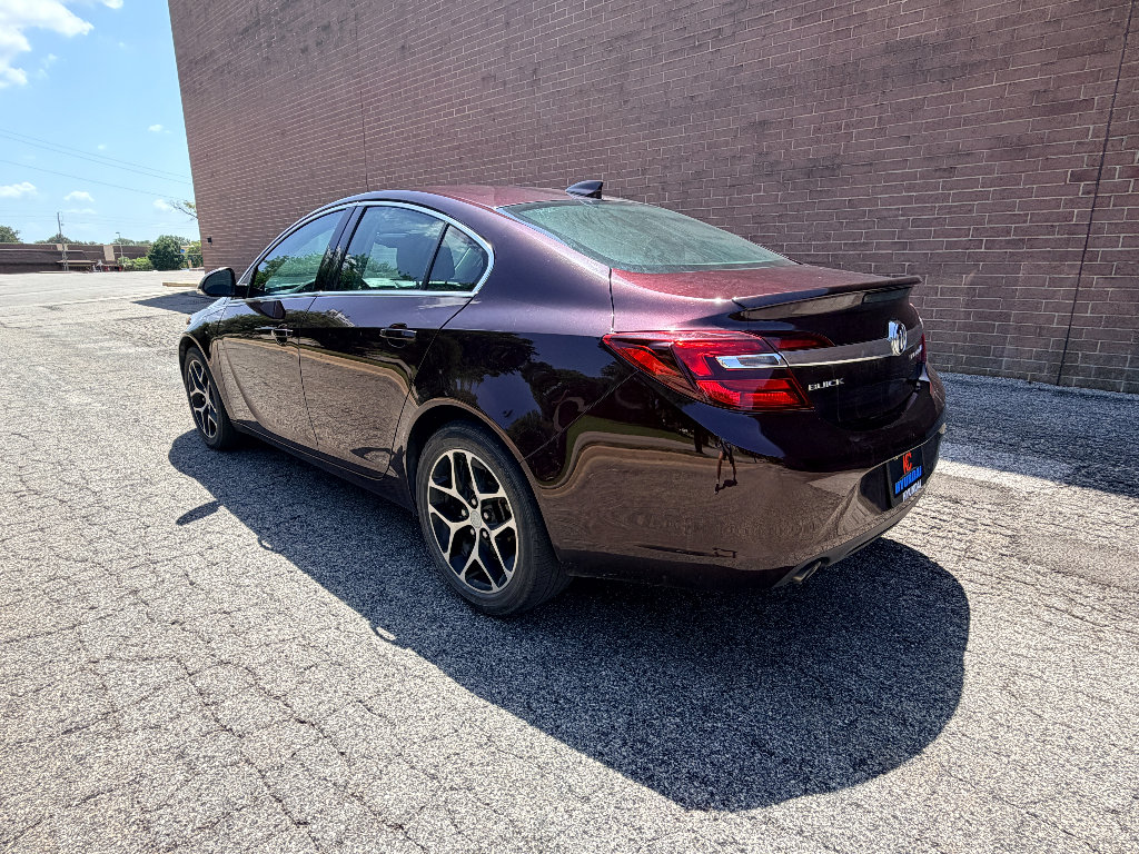 Used 2017 Buick Regal Sport Touring FWD image 3