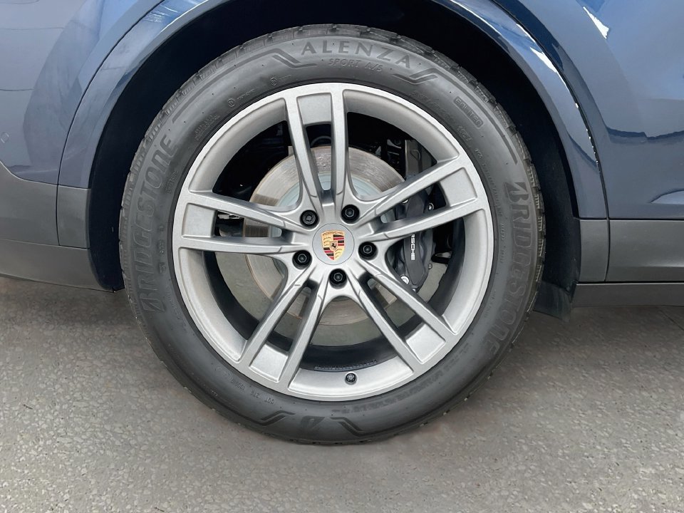 Certified 2026 Porsche Cayenne AWD/4WD image 33