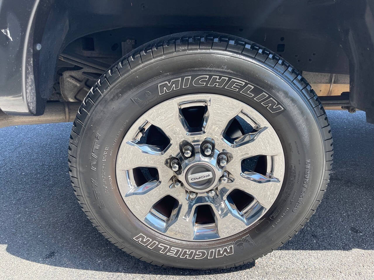 Used 2017 Ford F250 Lariat w/ Lariat Ultimate Package AWD/4WD image 13