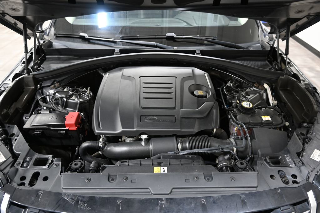 Used 2018 Land Rover Range Rover Velar S image 38