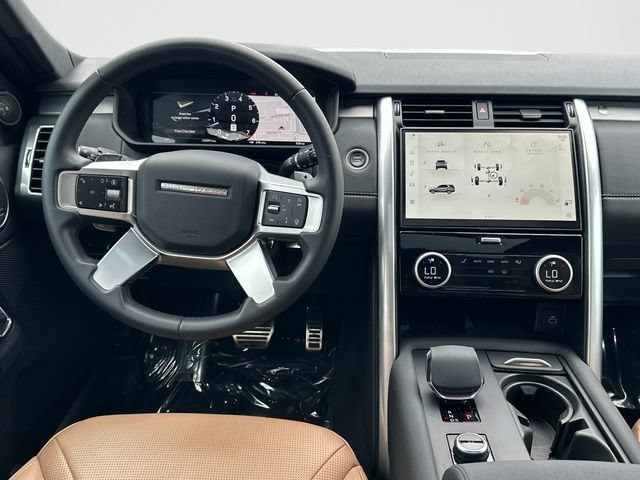 Used 2025 Land Rover Discovery Dynamic SE AWD/4WD image 2