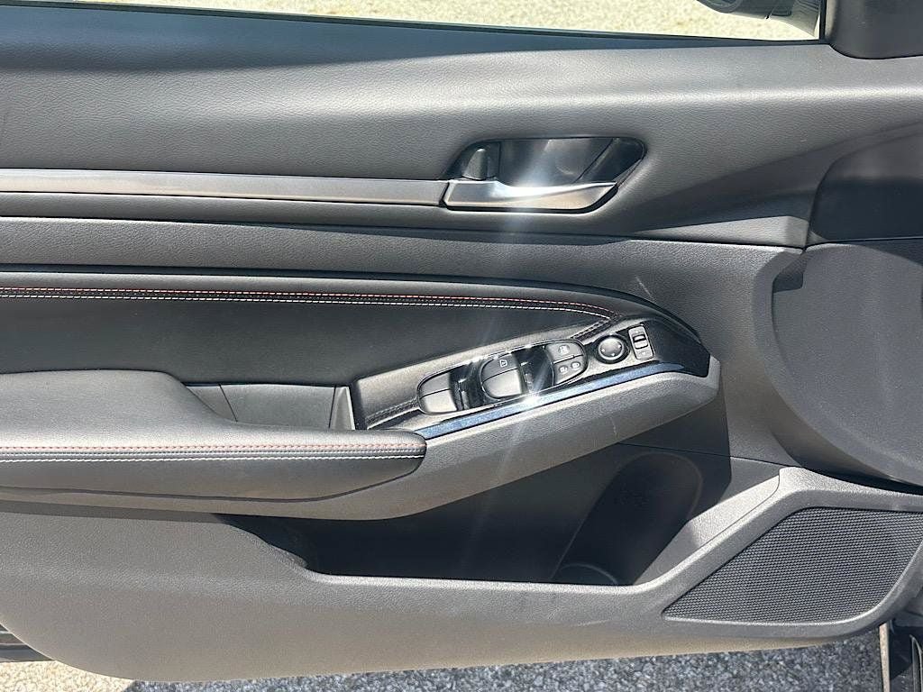 Used 2023 Nissan Altima 2.5 SR w/ SR Premium Package FWD image 15