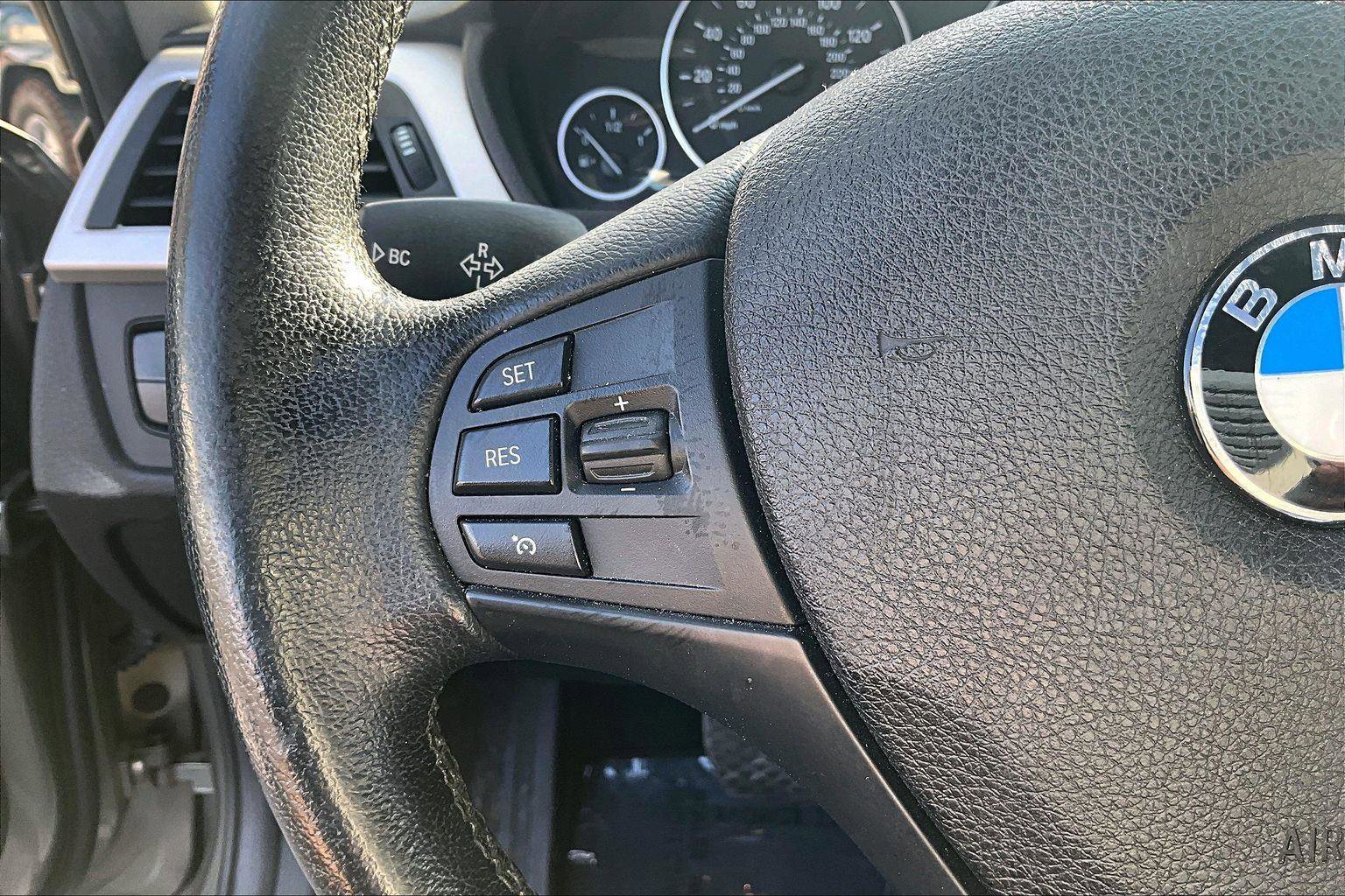 Used 2016 BMW 320i Sedan RWD image 11