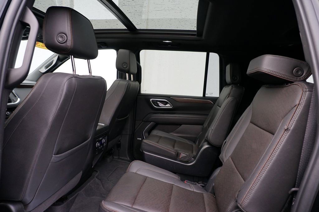 Used 2023 Chevrolet Suburban High Country w/ Premium Package image 18