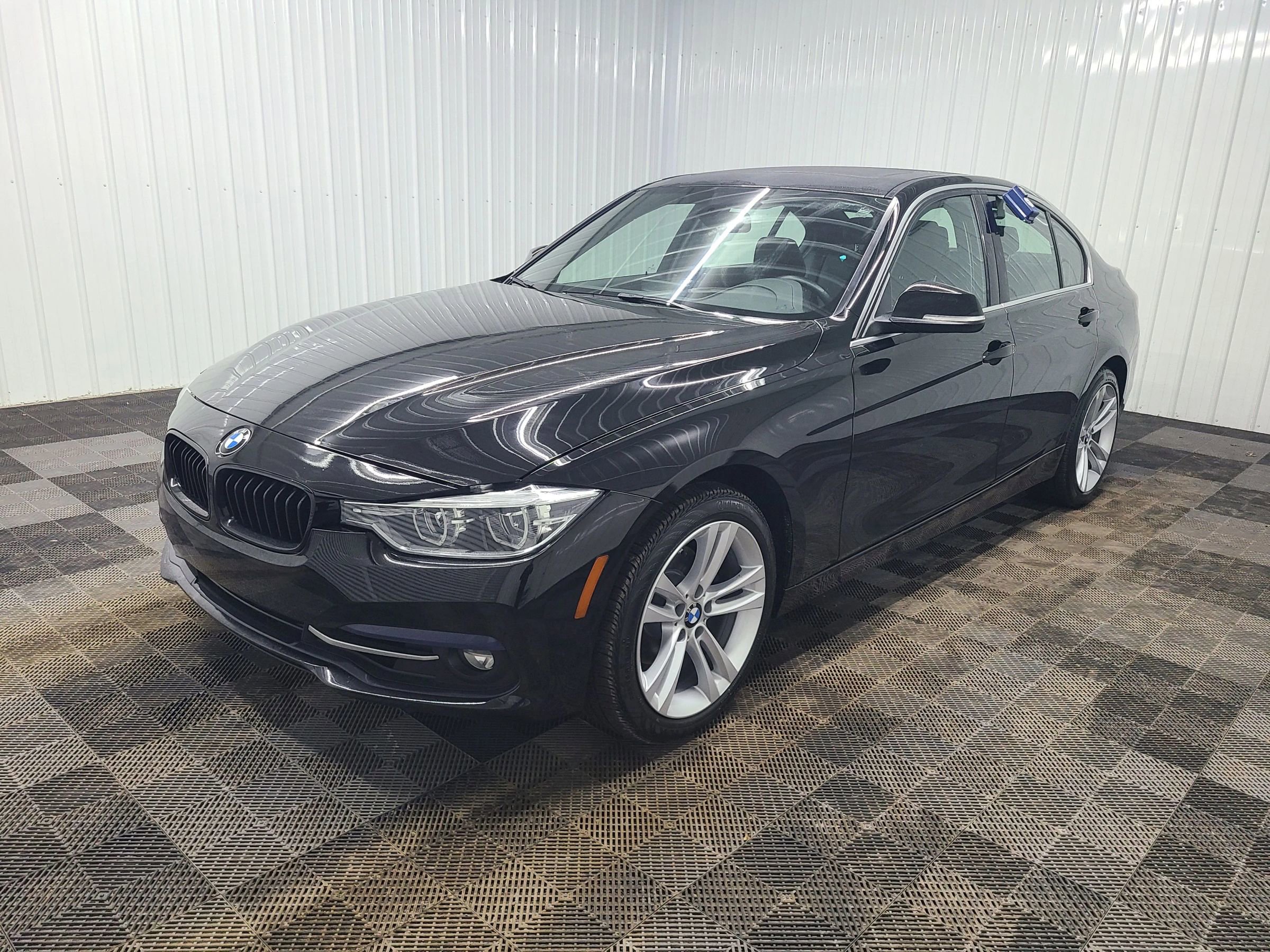 Used 2018 BMW 330i xDrive Sedan w/ Convenience Package image 7
