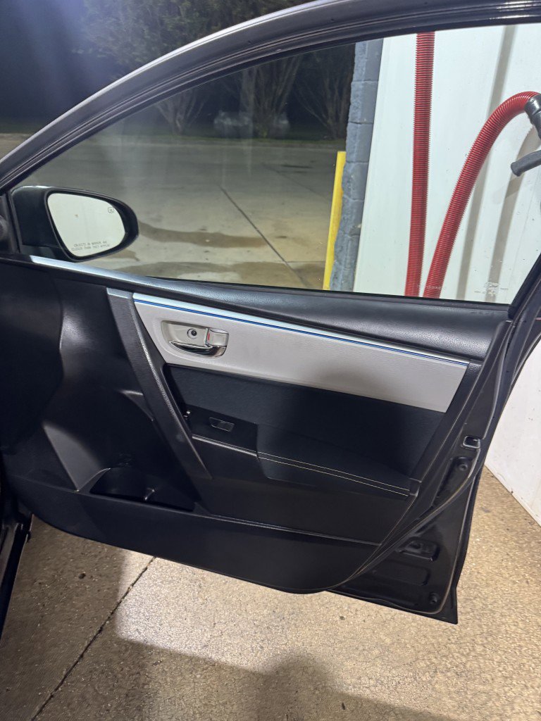 Used 2014 Toyota Corolla LE FWD image 9