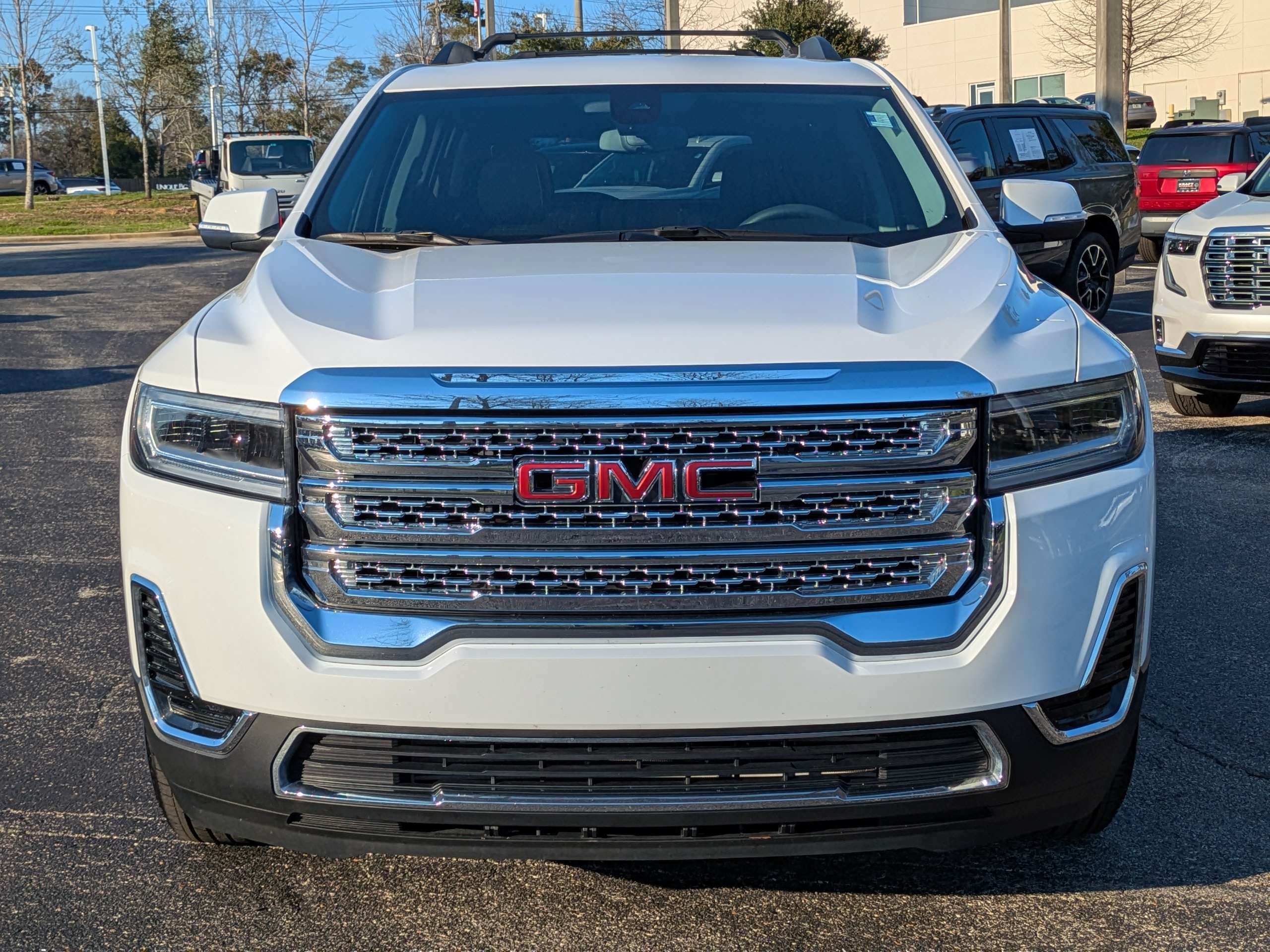 Used 2023 GMC Acadia SLE w/ Driver Convenience Package FWD image 9