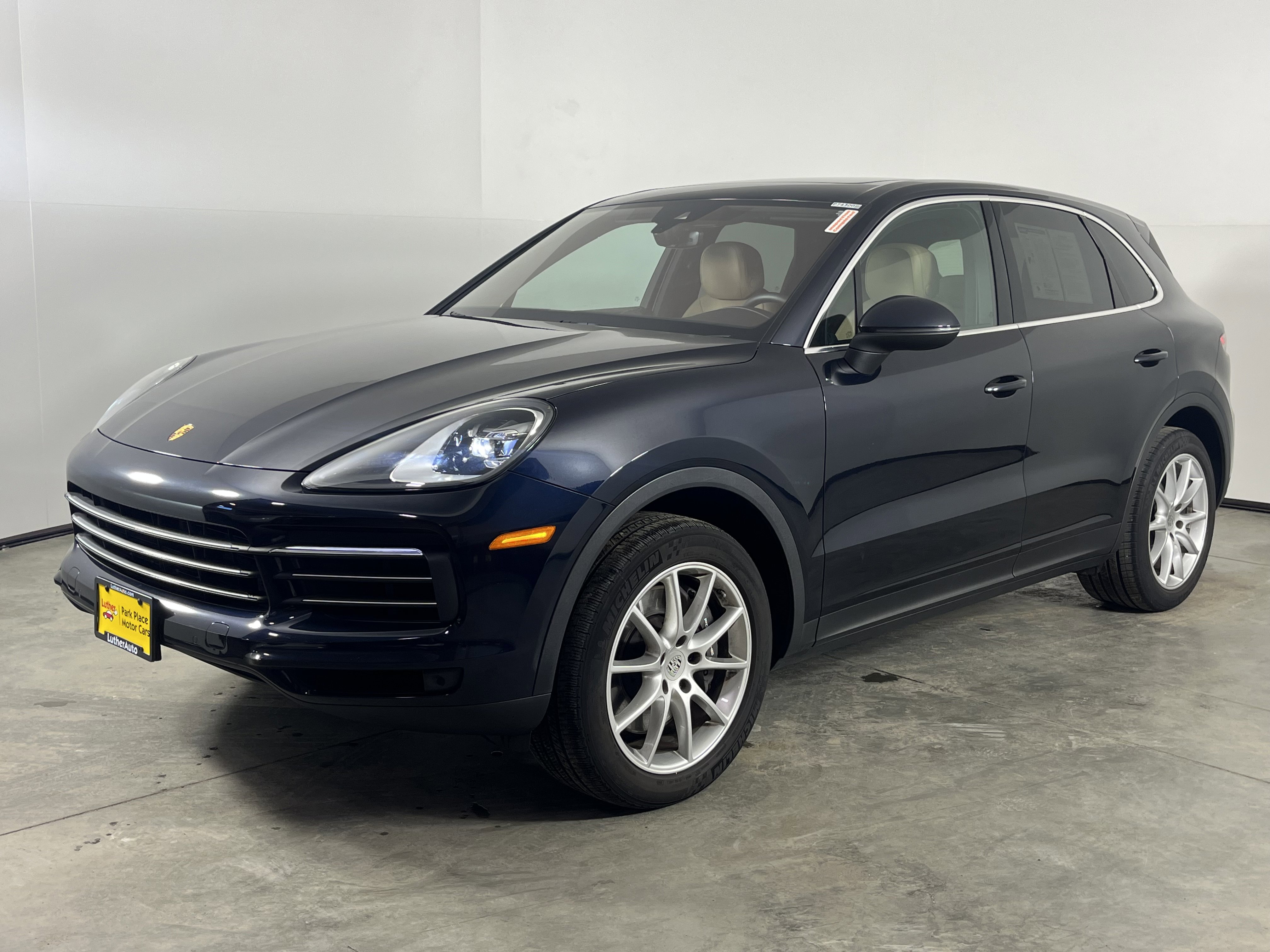 Used 2023 Porsche Cayenne image 3