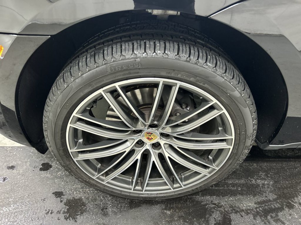 Certified 2026 Porsche Macan AWD/4WD image 8