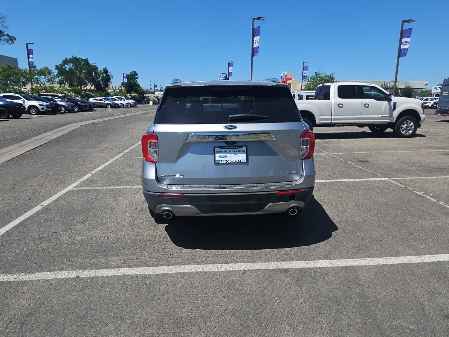 Used 2023 Ford Explorer Limited AWD/4WD image 7