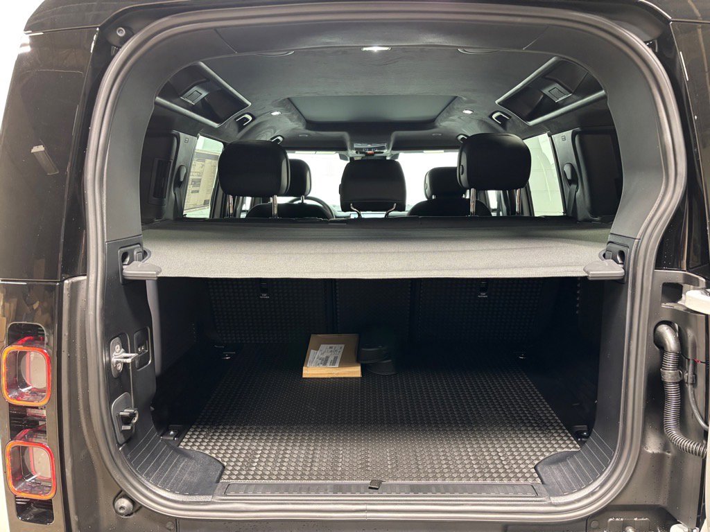 New 2025 Land Rover Defender 110 V8 image 43