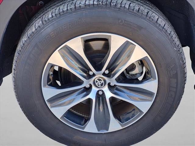 Used 2025 Toyota Highlander XLE FWD image 15