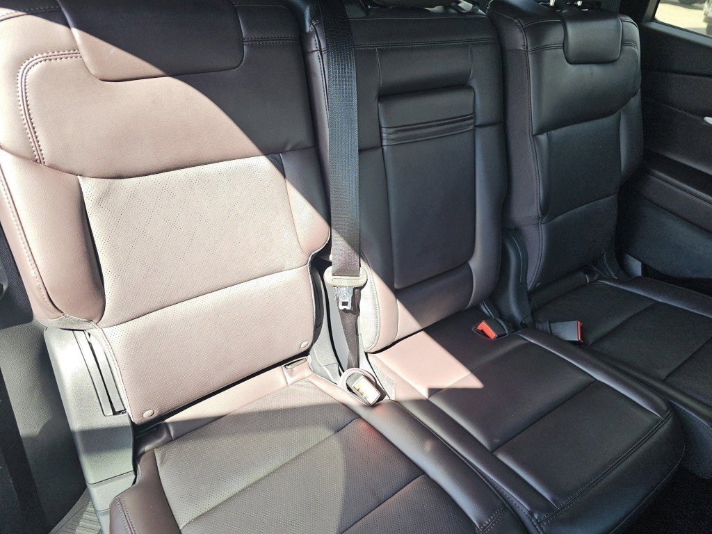 Used 2025 Ford Explorer Platinum AWD/4WD image 28