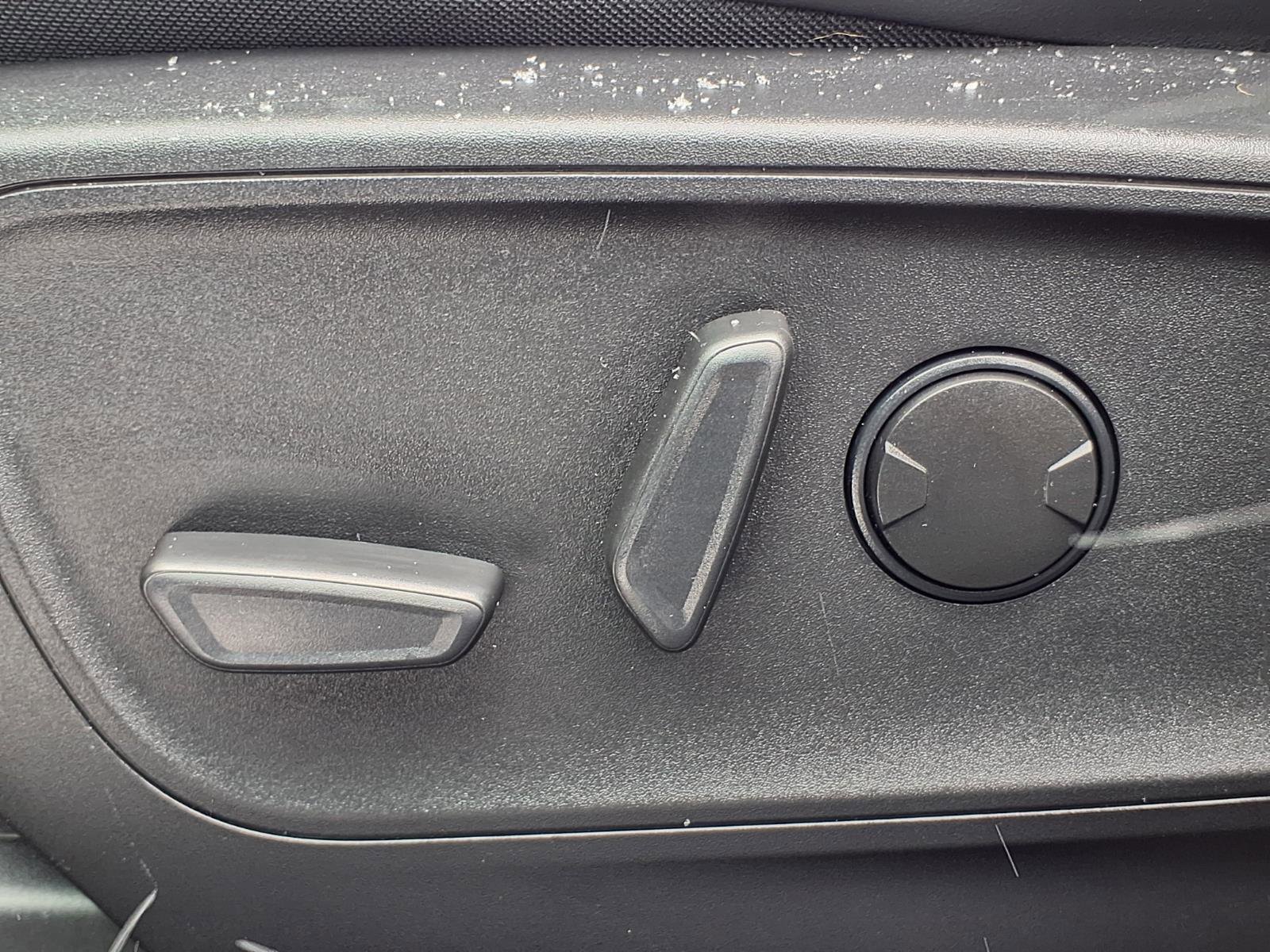 Used 2023 Ford Escape Platinum image 4