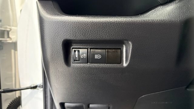 Used 2025 Toyota RAV4 XLE FWD image 33