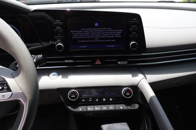 Used 2022 Hyundai Elantra SEL w/ Convenience Package FWD image 32