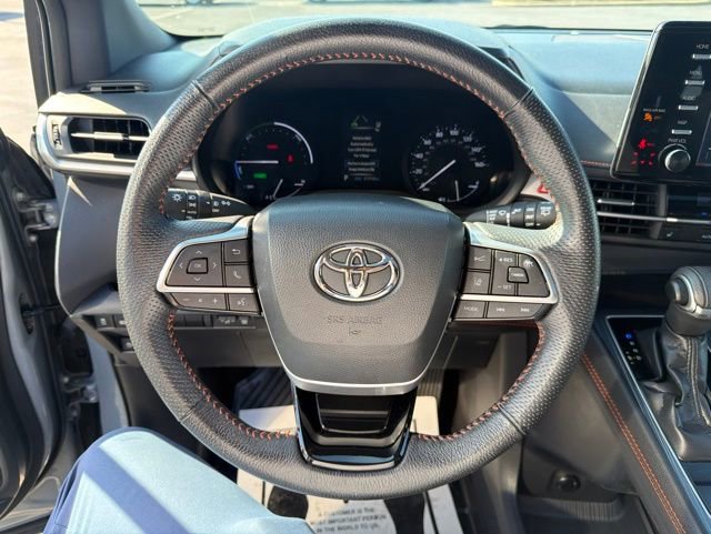 Used 2023 Toyota Sienna XSE AWD/4WD image 18