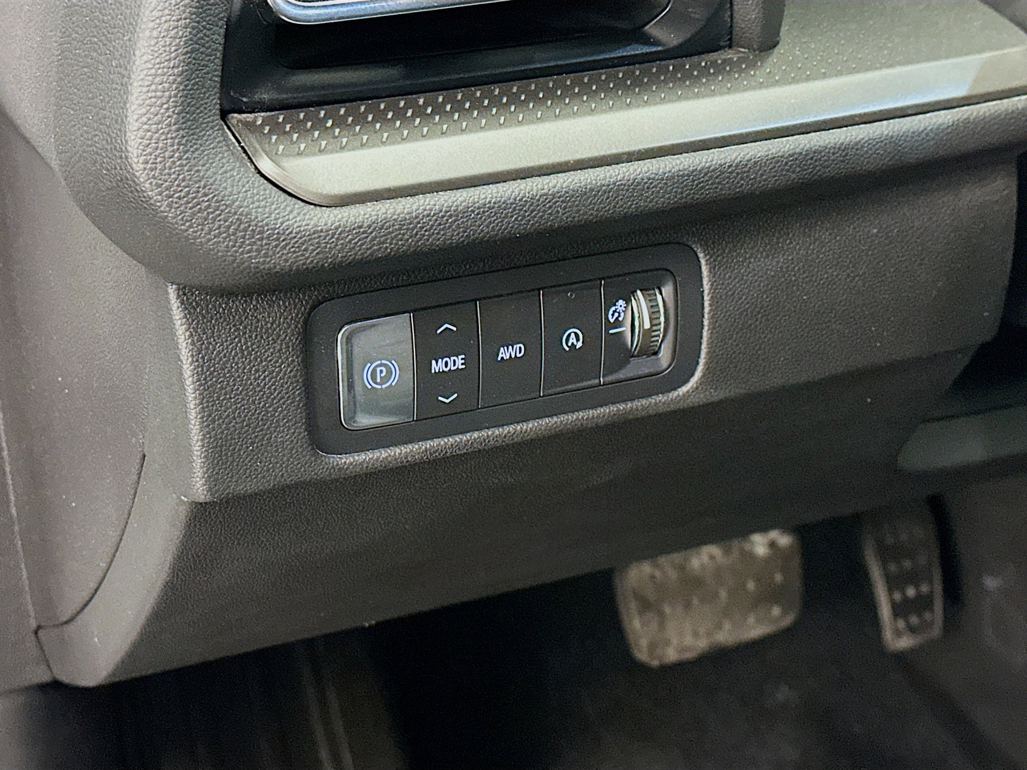 Used 2025 Chevrolet Traverse LT AWD/4WD image 17