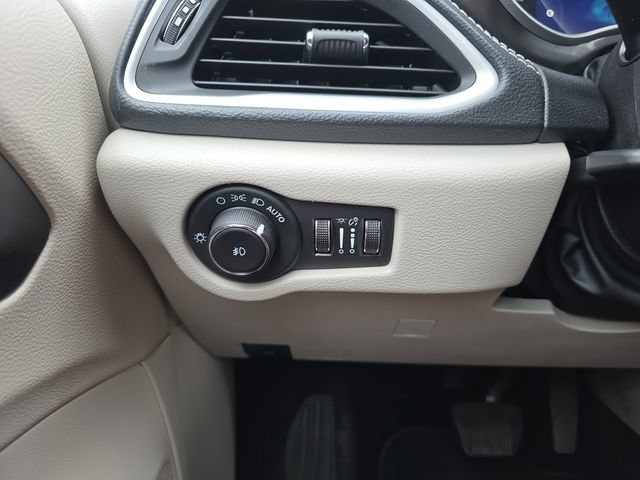 Used 2024 Chrysler Pacifica Limited FWD image 20