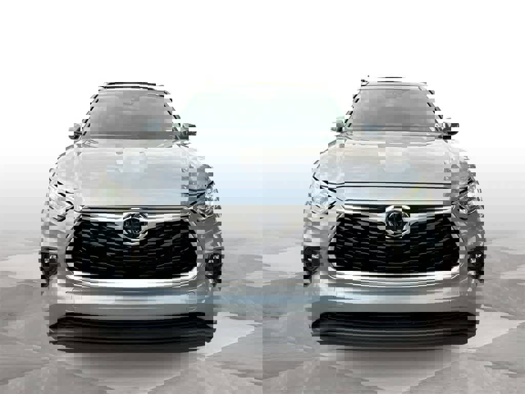 Used 2023 Toyota Highlander XLE image 3