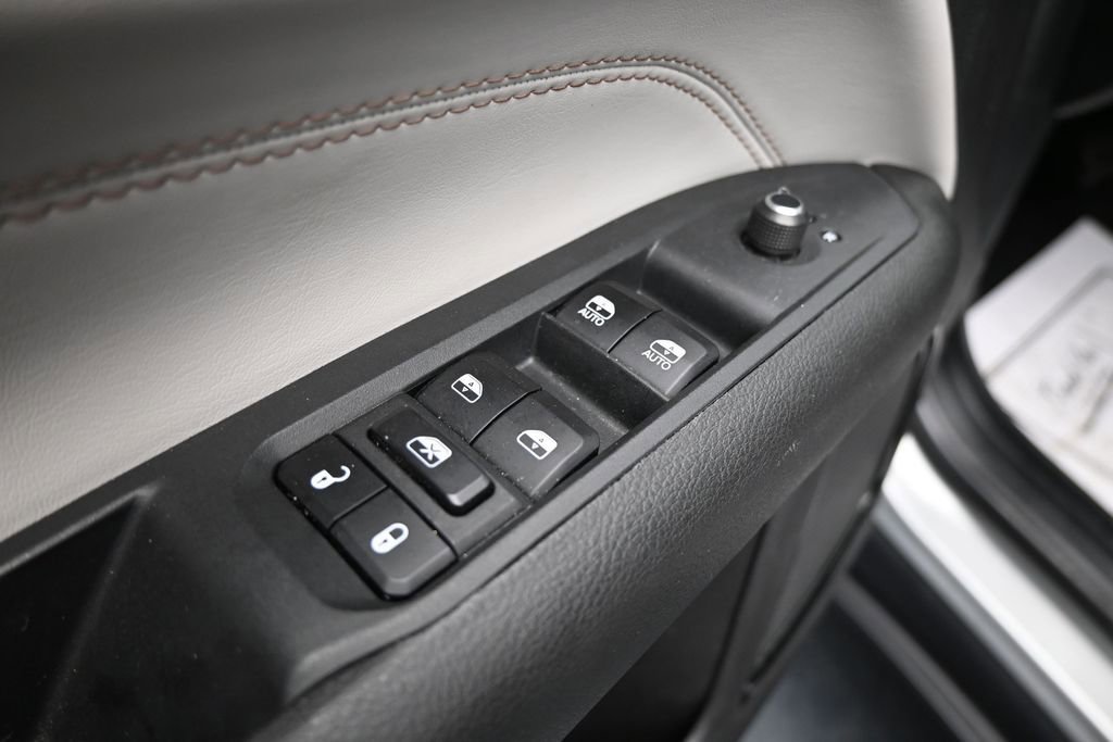 Used 2025 Jeep Compass Limited AWD/4WD image 11