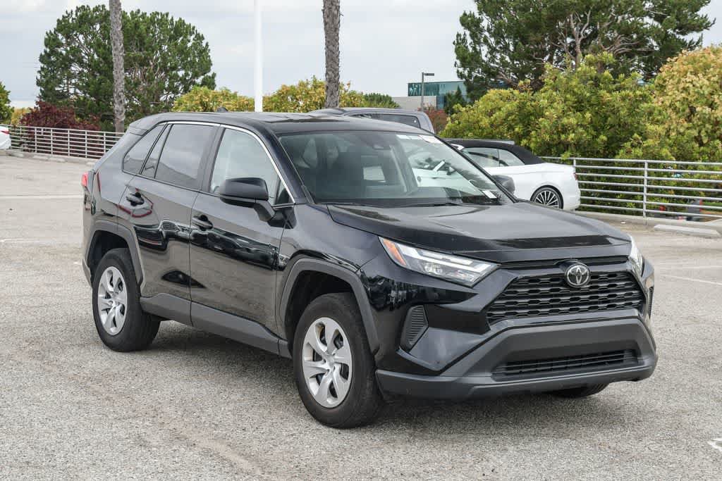 Used 2025 Toyota RAV4 LE FWD image 3