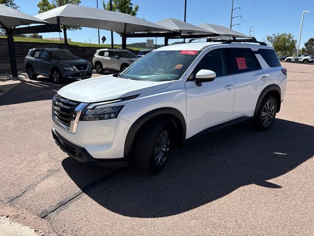 Certified 2025 Nissan Pathfinder SV FWD image 3