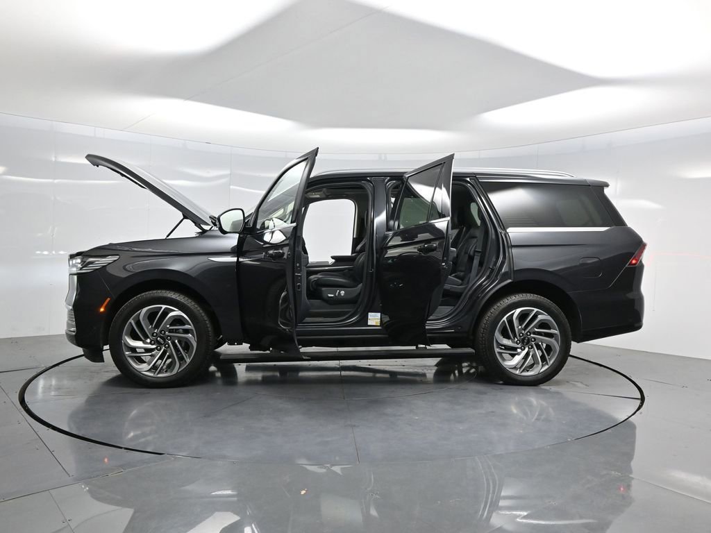 Used 2025 Lincoln Navigator Reserve AWD/4WD image 43