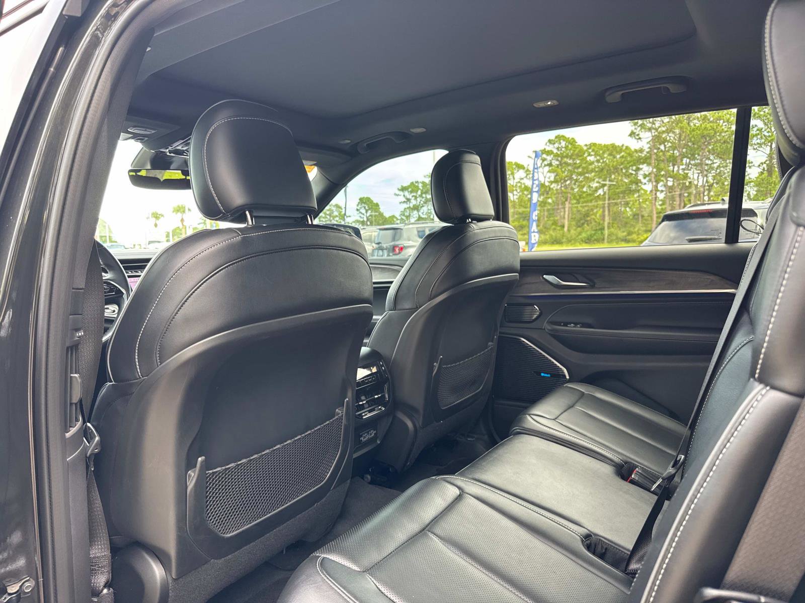 Certified 2022 Jeep Grand Cherokee L Overland image 16