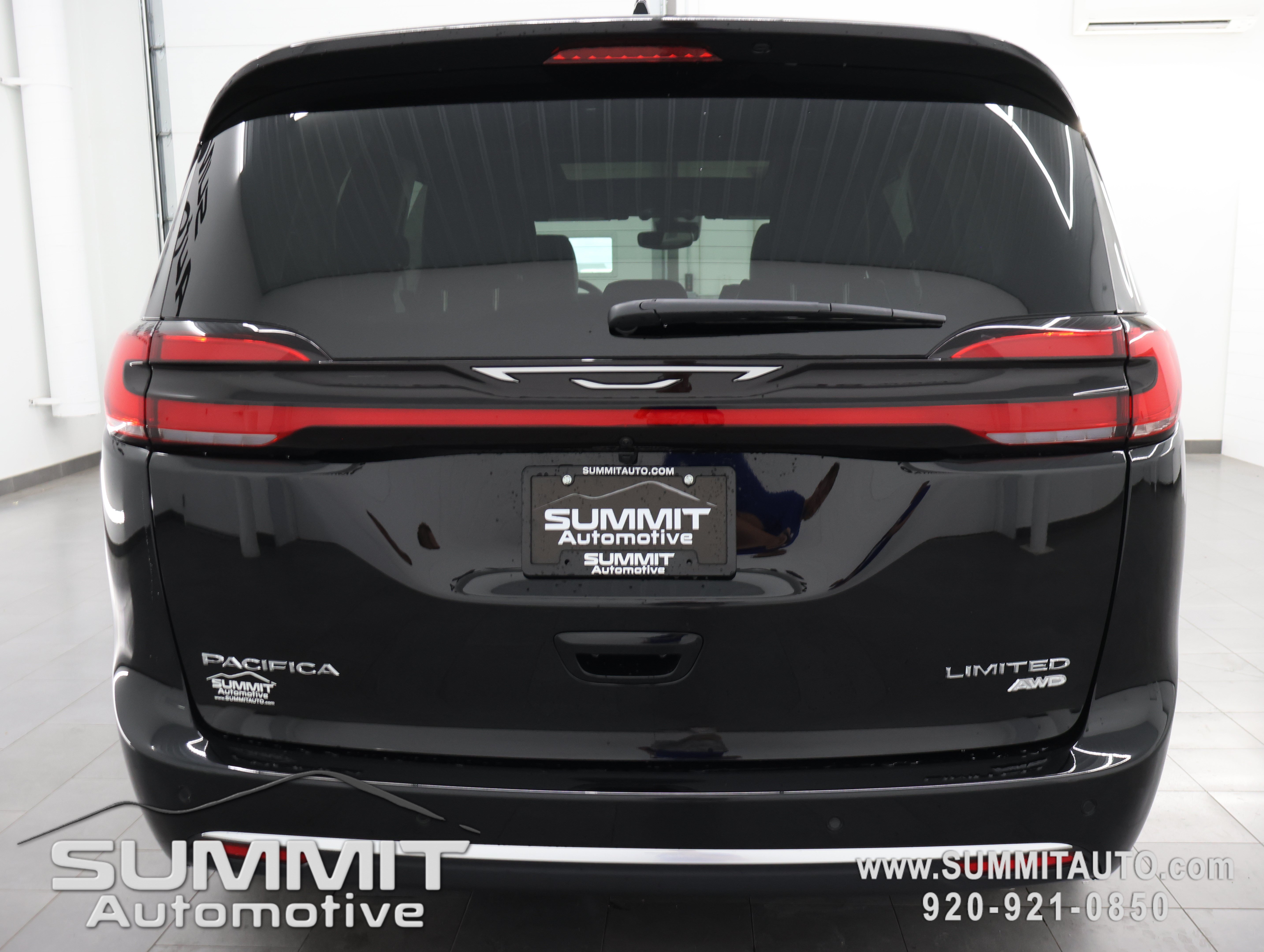 New 2027 Chrysler Pacifica Limited AWD/4WD image 32