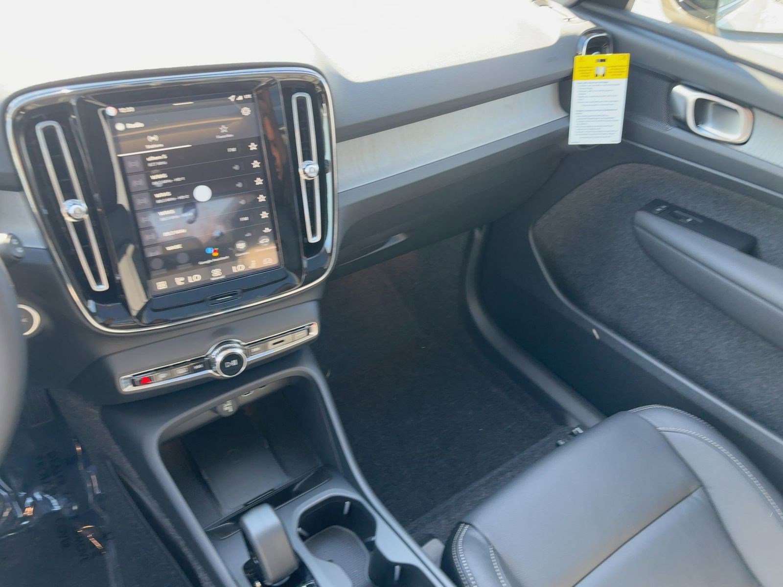 New 2026 Volvo XC40 B5 Core w/ Climate Package image 25