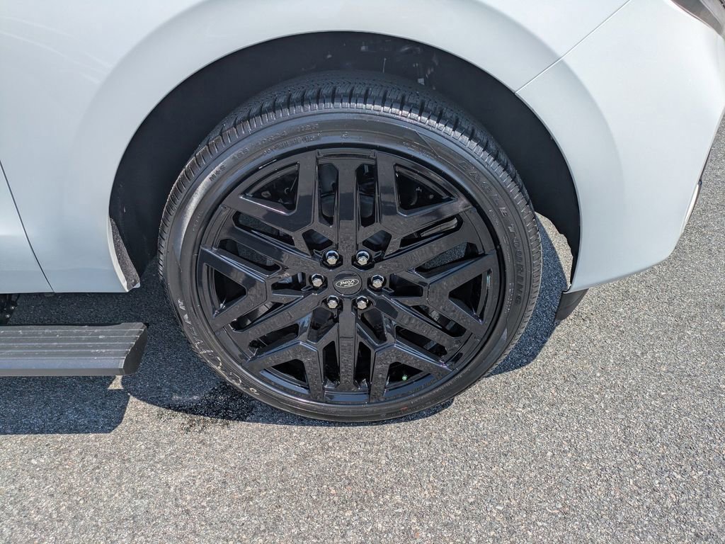 New 2026 Ford Expedition Max Platinum image 11